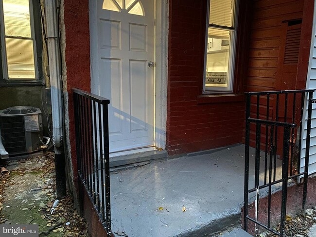 Building Photo - 1919 N Patton St