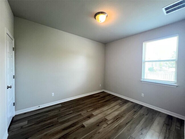 Building Photo - 2101 Dillon Pond Ln