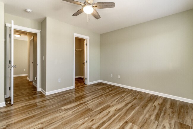 Building Photo - 3 bedroom, 2.5 bath DuPont home featuring AC!