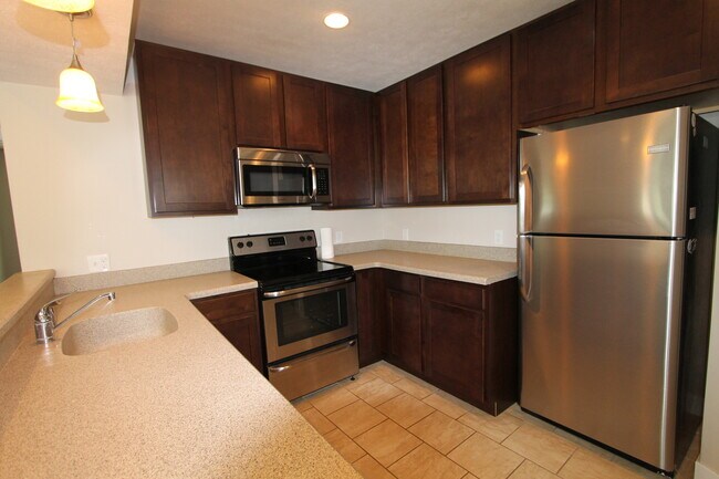 Building Photo - Dreamy 3 Bedroom house in Midtown