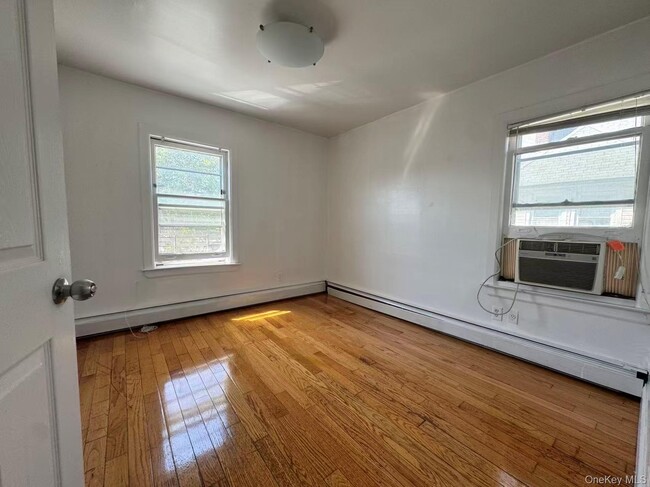 Building Photo - 152-11 Roosevelt Ave