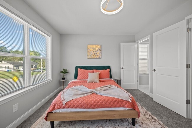 Building Photo - 2 Bedroom, 2.5 Bath Modern Duplex - Walkin...