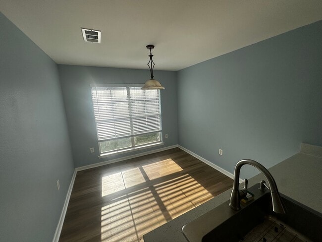 Building Photo - Quiet Neighborhood Living