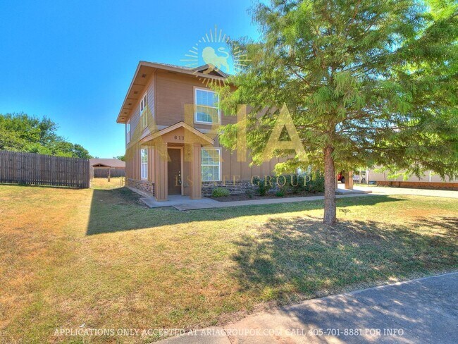 Building Photo - *611-613 Welston Cr.