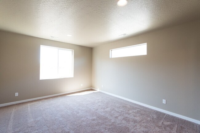 Building Photo - New 4 Bedroom Home in Post Falls with 3 Car Garage!