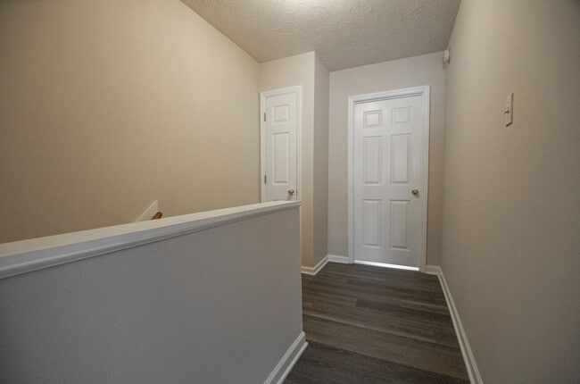 Building Photo - A must see 2 BEDROOM Townhome ! Convenient...