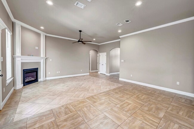 Building Photo - 8608 Luz Dr