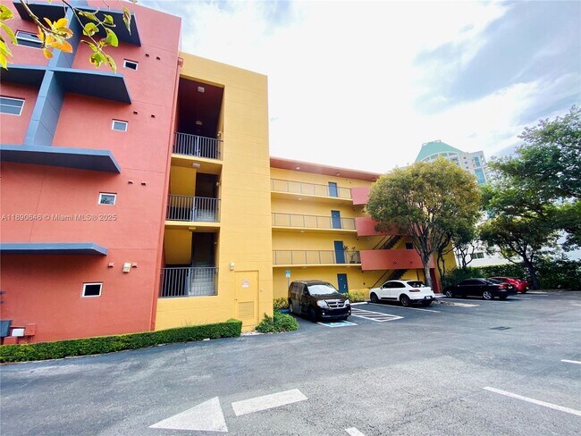 Building Photo - 2756 Day Ave