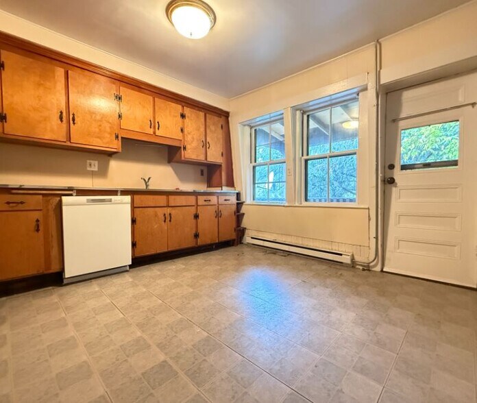 Building Photo - 193 Mount Auburn St