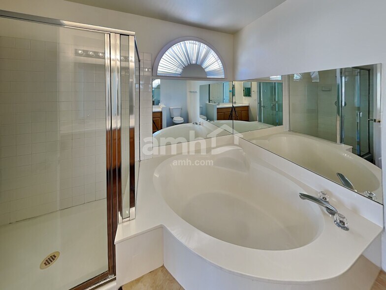 Building Photo - 2678 African Violet Ave