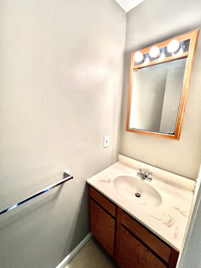 Building Photo - 3 Canyon Cove