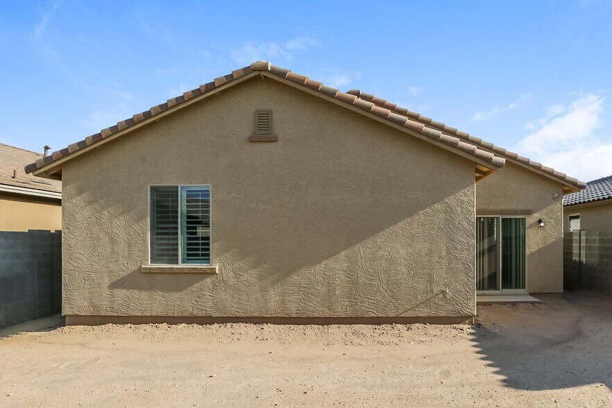 Building Photo - 7325 W Magnolia St