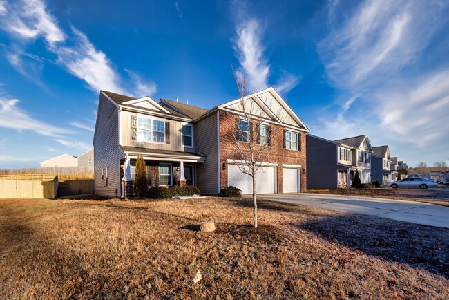 Building Photo - Spacious 5-Bed, 3.5-Bath Residence with 4,003 Sqft, Master on 1st Floor, Elegant Design, & Versat...