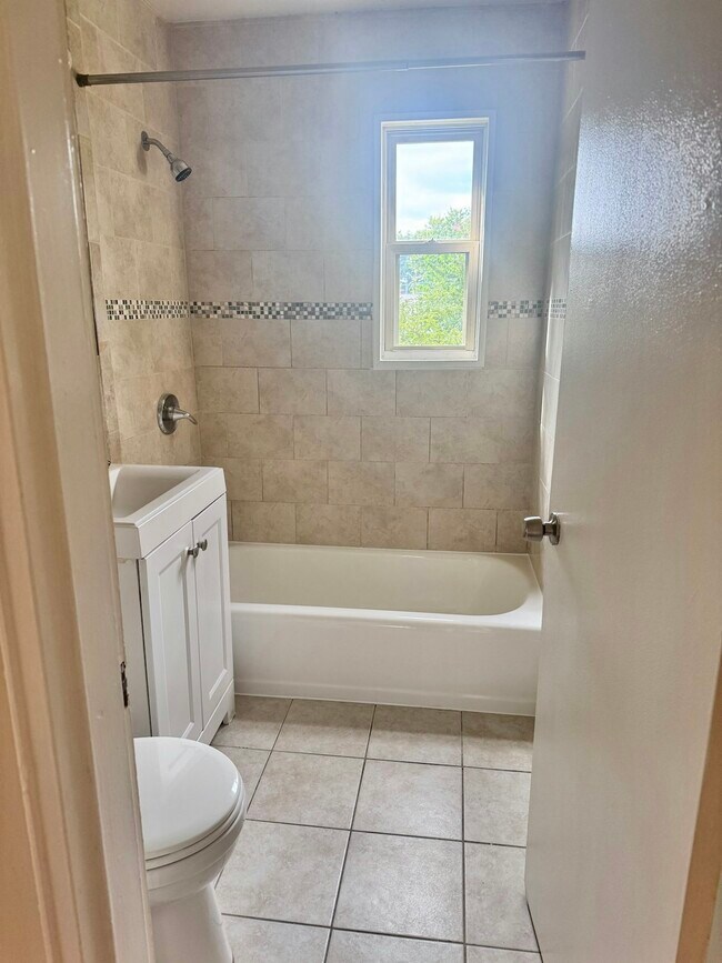 Building Photo - 9424 Adelphi Rd