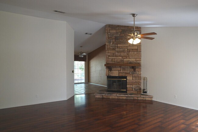 Building Photo - 68120 Tachevah Dr
