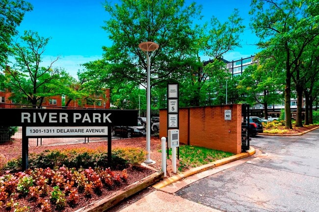 Building Photo - One month free rent with a lease start date on or before February 28th, 2026! 1 bedroom 1 bathroo...