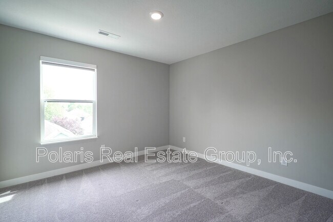 Building Photo - 673 Golborne St
