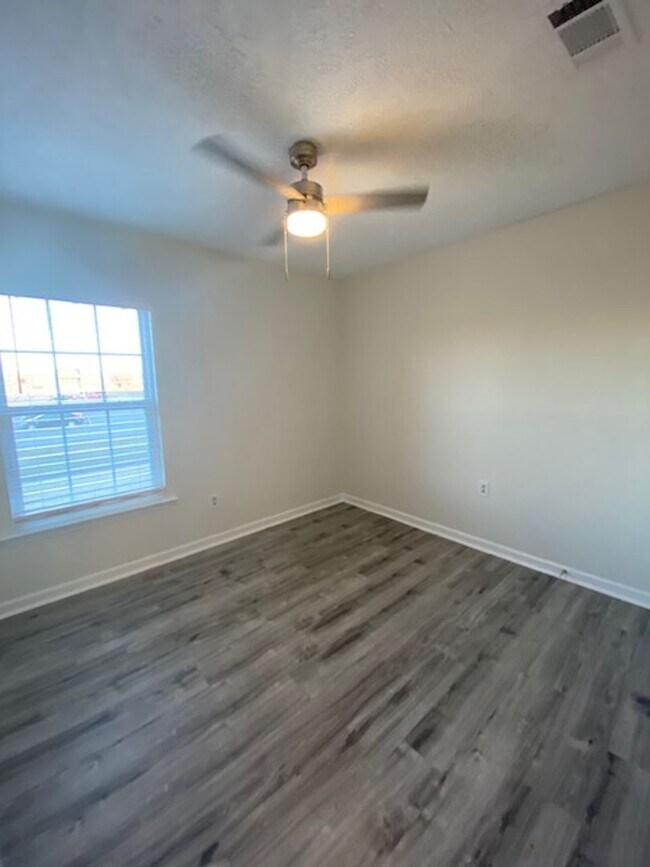 Building Photo - 324 Stewarts Landing Cir