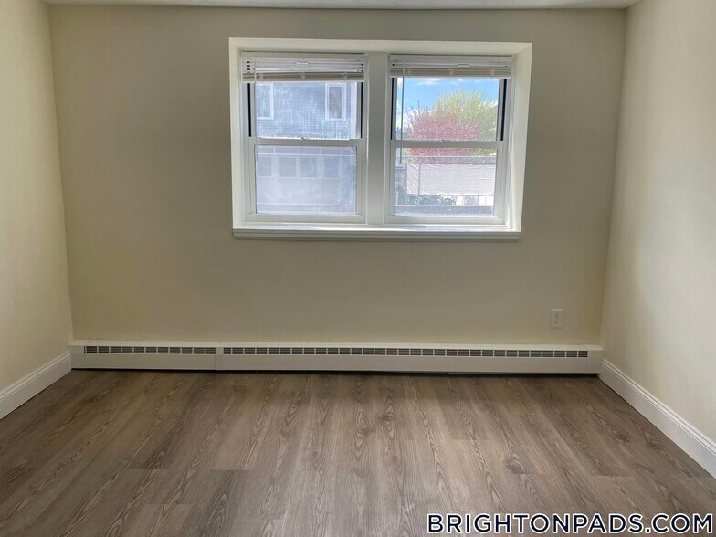 Building Photo - 168 N Beacon St