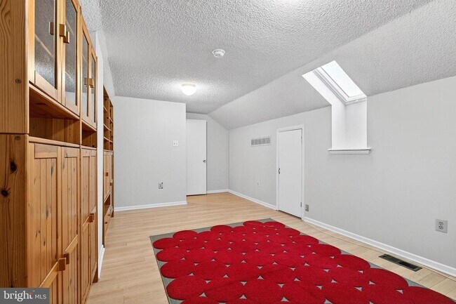 Building Photo - 70 Hampshire Dr