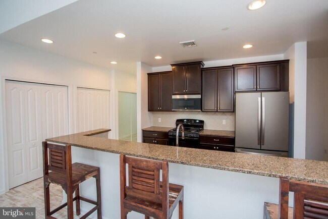 Building Photo - 523 Carson Terrace