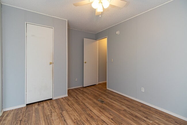 Primary Photo - "Charming 2-Bed, 2-Bath Mobile Home Retrea...