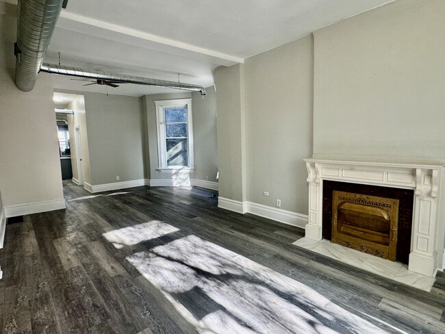 Building Photo - 1345 N Maplewood Ave
