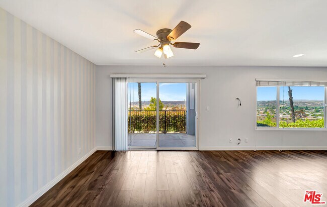 Building Photo - 3606 Vista Rey