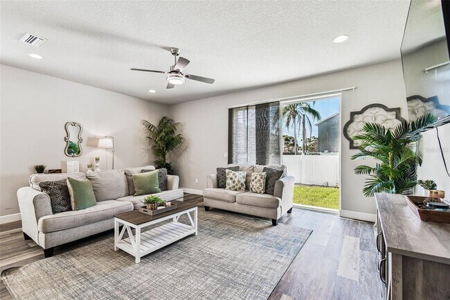 Building Photo - 3902 W Everett Ave