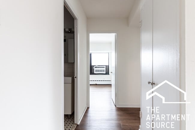 Building Photo - 3130 N Lake Shore Dr