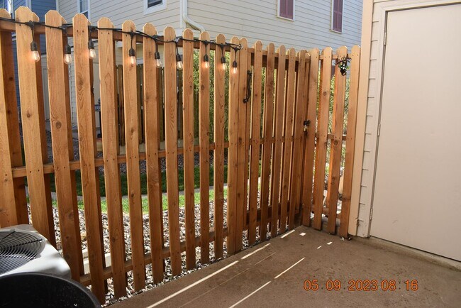 Building Photo - Lovely Updated Littleton Townhome in Wonderful Location