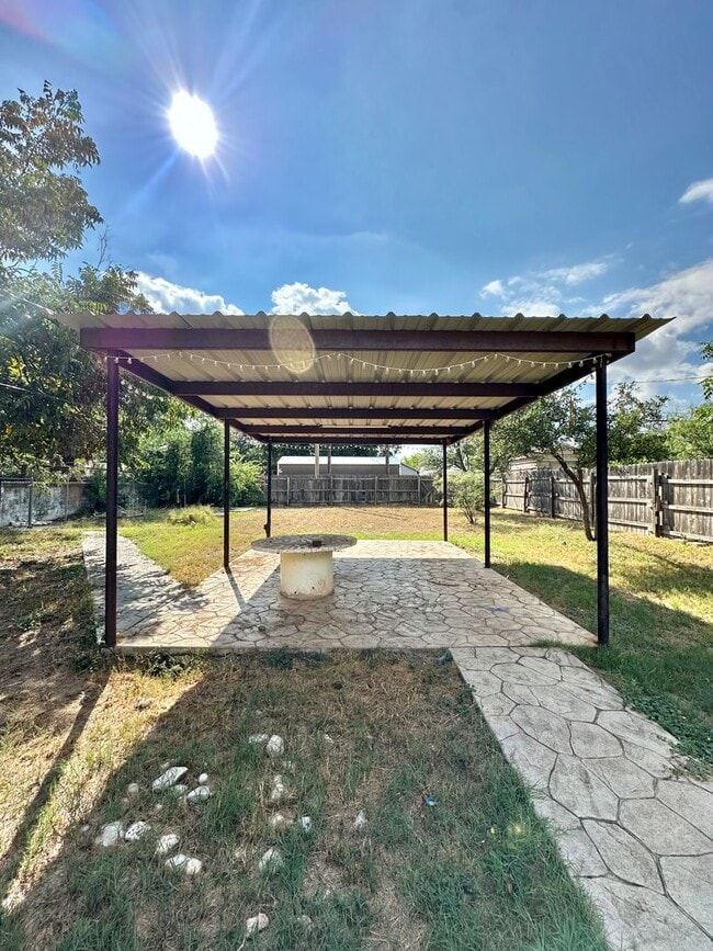 Building Photo - 1605 Kenwood Dr