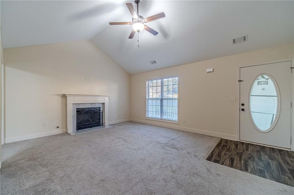 Building Photo - 583 Embassy Walk