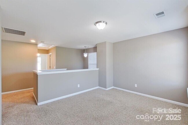 Building Photo - 149 Glade Vly Ave