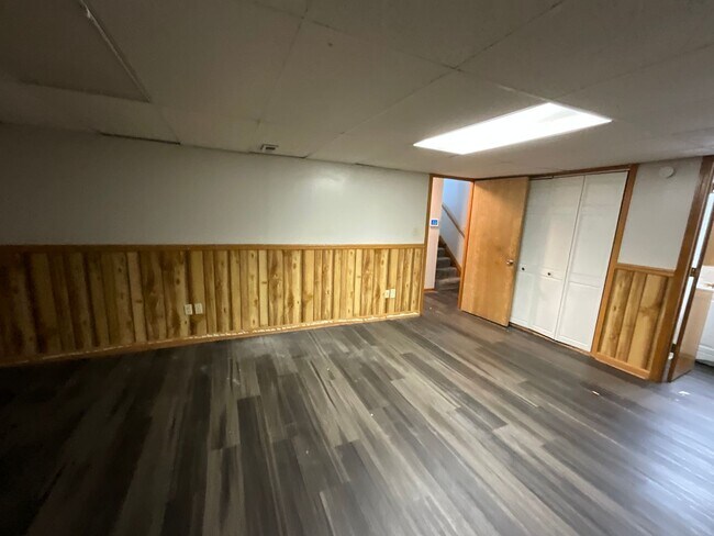 Building Photo - Large Home for Rent in Independence