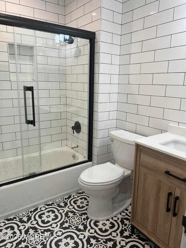 Building Photo - 225 Longwood Dr