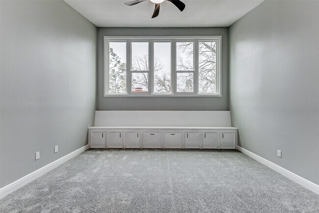 Building Photo - 1727 Cloister Dr