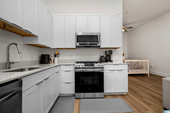 Building Photo - 1329 4th Ave S