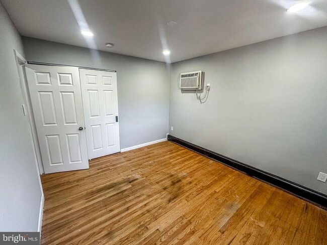 Building Photo - 517 Morgan Ave