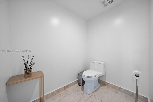 Building Photo - 20201 E Country Club Dr