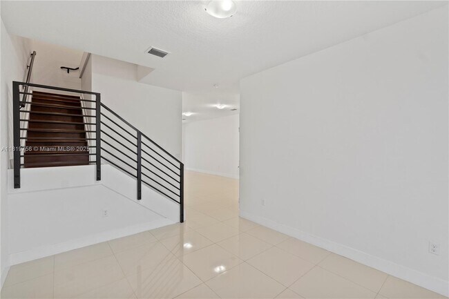 Building Photo - 535 SW 91st Pl