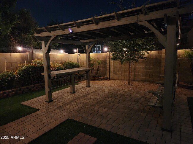 Building Photo - 11725 W Flanagan St