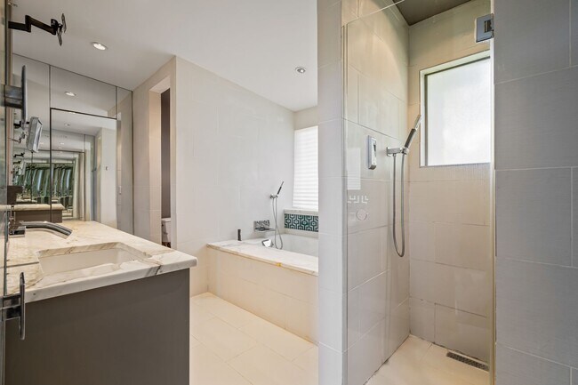 Building Photo - 2/2 with carport - fenced backyard