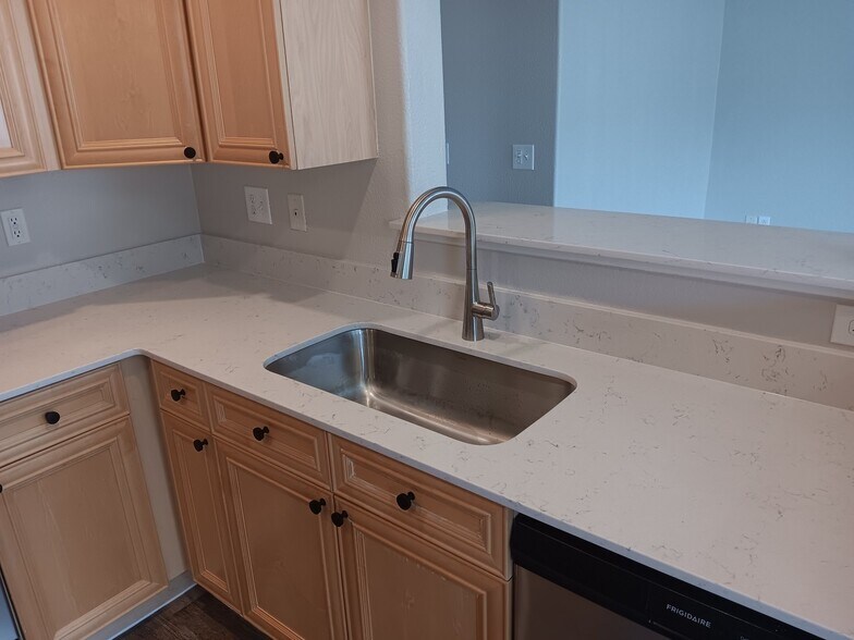 Building Photo - 8497 S Hoyt Way