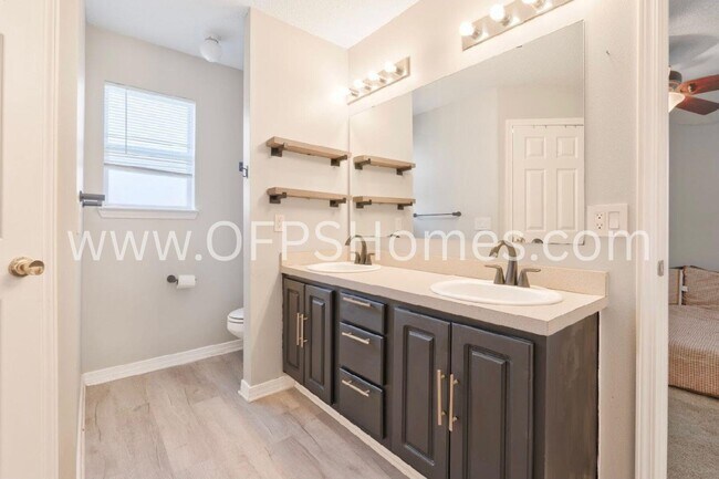 Building Photo - 405 Bobby Dr