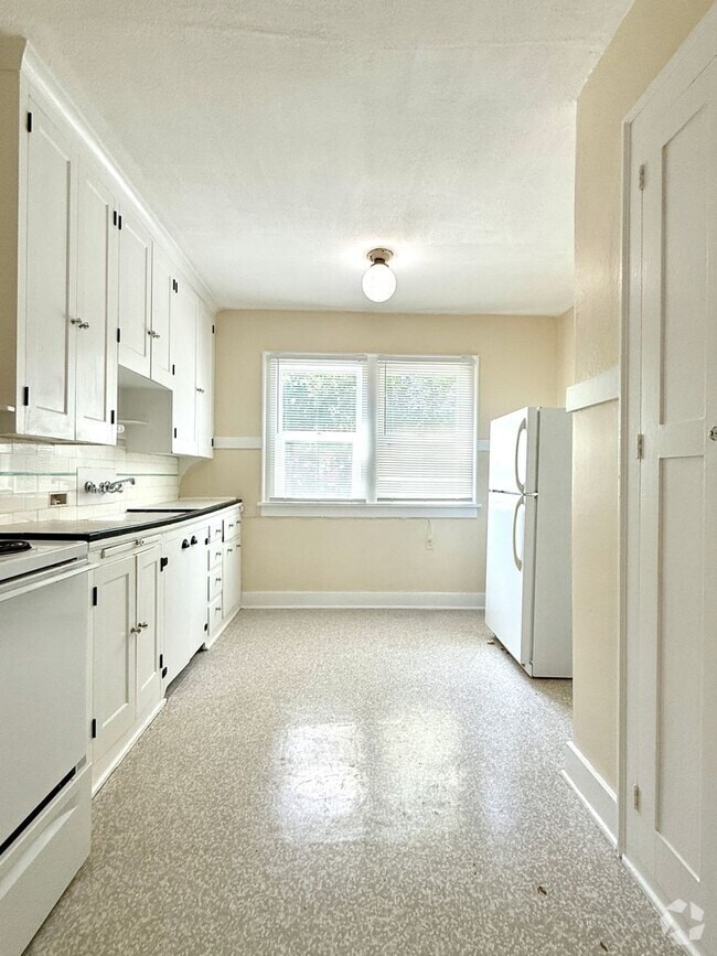 Building Photo - Live in the Heart of Portland’s Buckman Ne...