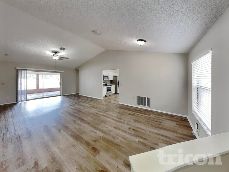 Building Photo - 714 49th St E