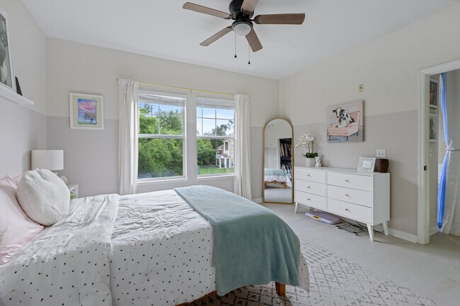 Building Photo - 2801 Chancellorsville Dr