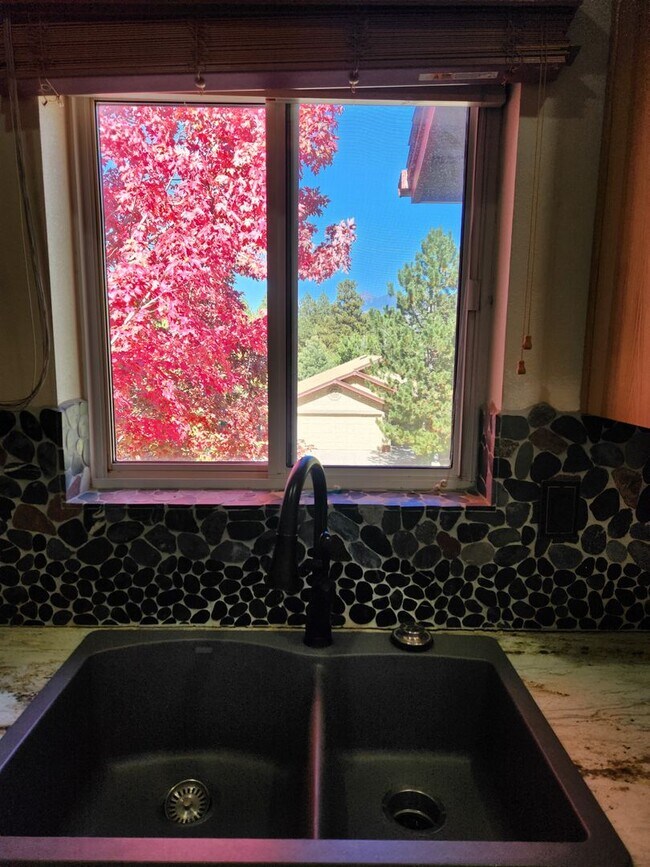 Building Photo - AVAILABLE SOON! Large Single level Sinagua...