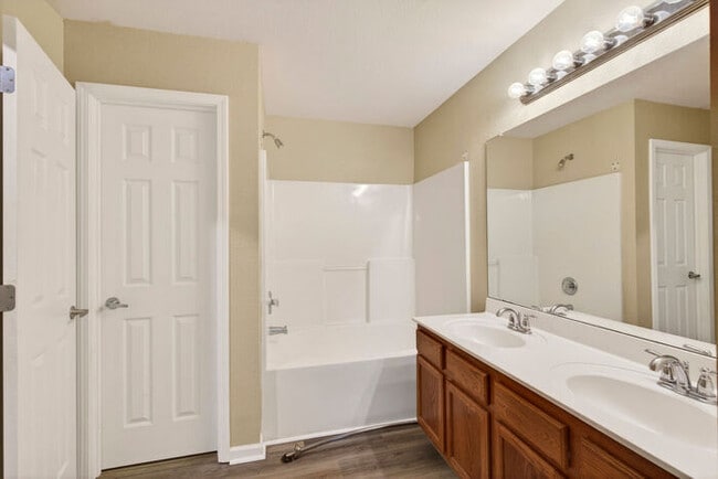 Building Photo - 10261 English Manor Dr